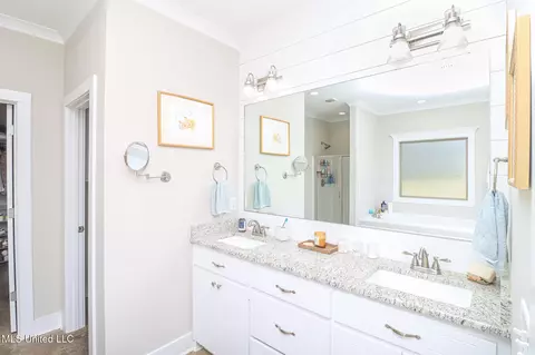 Bath - 405 Elen Ct, Brandon, MS 39042 photo 5 of 10