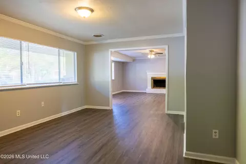 Living - 5804 Sedgwick Dr, Jackson, MS 39211 photo 3 of 4