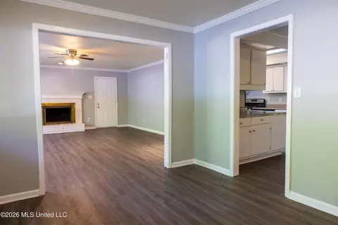 Living - 5804 Sedgwick Dr, Jackson, MS 39211 photo 4 of 4