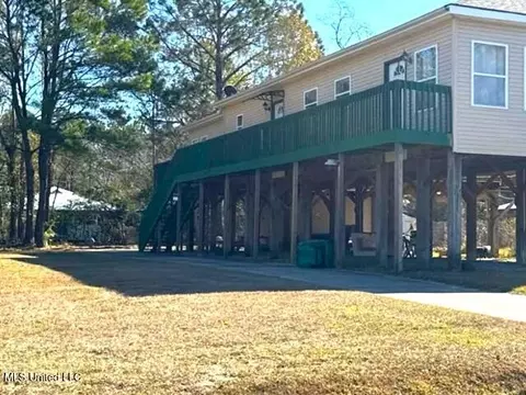 304 Vacation Ln, Waveland, MS 39576