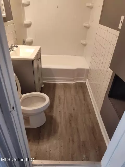 Bath - 243 Mitchell Ave, Jackson, MS 39216 photo 2 of 2