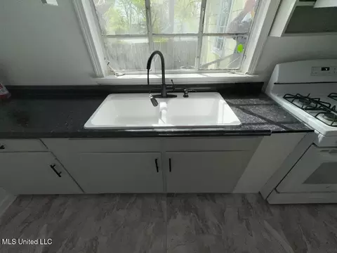 Kitchen - 243 Mitchell Ave, Jackson, MS 39216 photo 1 of 3