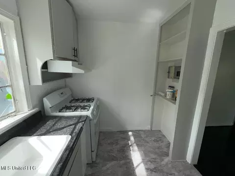 Kitchen - 243 Mitchell Ave, Jackson, MS 39216 photo 2 of 3