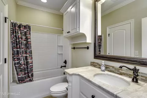 Bath - 158 Hampton Hills Blvd, Canton, MS 39046 photo 1 of 5