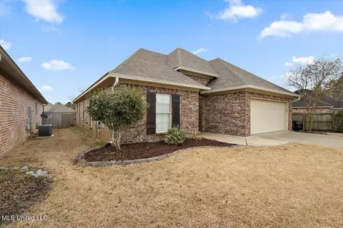 Exterior - 304 Ridge Pointe Dr, Brandon, MS 39042 photo 2 of 4