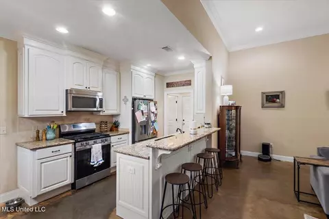 Kitchen - 304 Ridge Pointe Dr, Brandon, MS 39042 photo 1 of 2