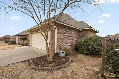 Exterior - 304 Ridge Pointe Dr, Brandon, MS 39042 photo 3 of 4