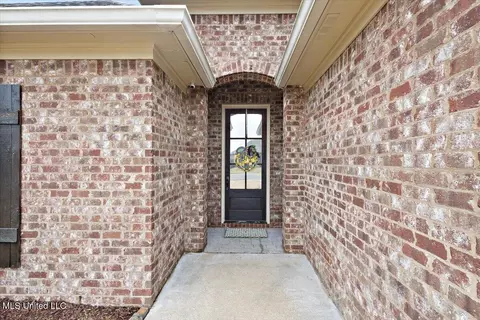Entry Way - 304 Ridge Pointe Dr, Brandon, MS 39042 photo 1 of 4