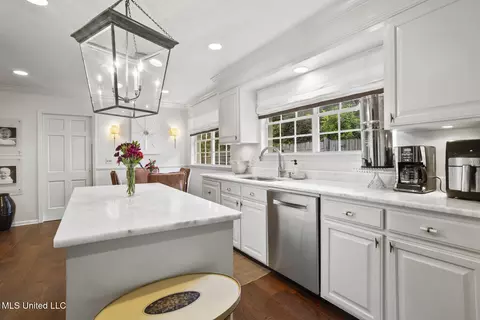Kitchen - 2467 E Northside Dr, Jackson, MS 39211 photo 3 of 4