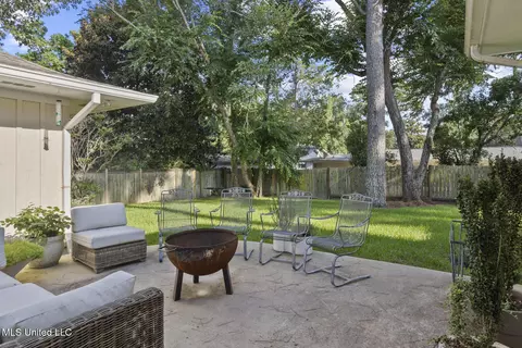 Exterior - 2467 E Northside Dr, Jackson, MS 39211 photo 3 of 4