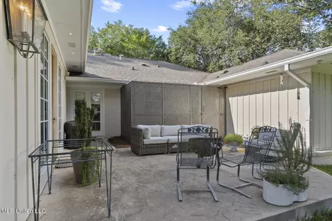Exterior - 2467 E Northside Dr, Jackson, MS 39211 photo 2 of 4