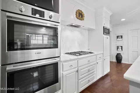 Kitchen - 2467 E Northside Dr, Jackson, MS 39211 photo 2 of 4