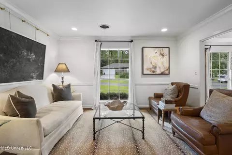 Living - 2467 E Northside Dr, Jackson, MS 39211 photo 4 of 4
