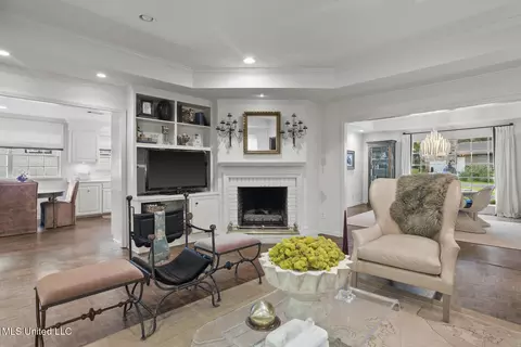 Living - 2467 E Northside Dr, Jackson, MS 39211 photo 3 of 4