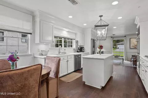 Kitchen - 2467 E Northside Dr, Jackson, MS 39211 photo 4 of 4