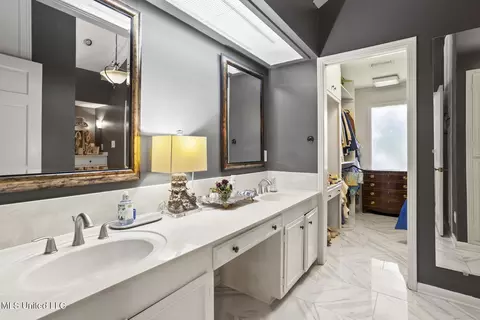 Bath - 2467 E Northside Dr, Jackson, MS 39211 photo 1 of 2