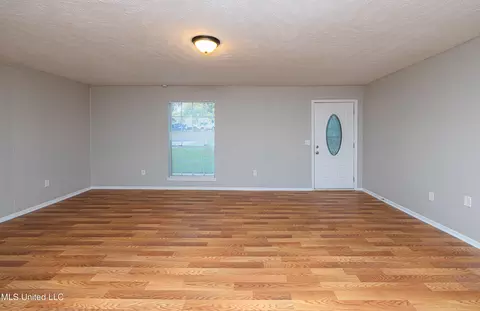Living - 126 Pine Cv, Jackson, MS 39212 photo 2 of 3