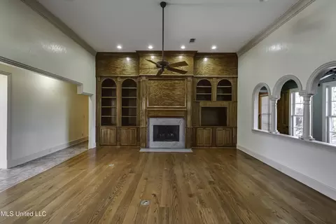 Living - 702 Tanglewood Dr, Madison, MS 39110 photo 3 of 14