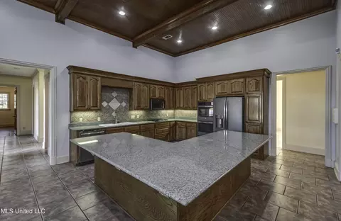 Kitchen - 702 Tanglewood Dr, Madison, MS 39110 photo 1 of 6