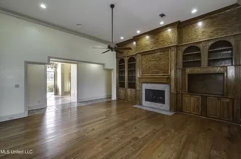 Living - 702 Tanglewood Dr, Madison, MS 39110 photo 2 of 14