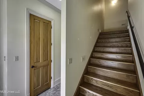 Entry Way - 702 Tanglewood Dr, Madison, MS 39110 photo 9 of 10