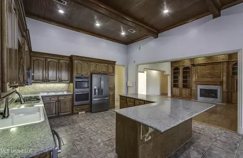 Kitchen - 702 Tanglewood Dr, Madison, MS 39110 photo 2 of 6