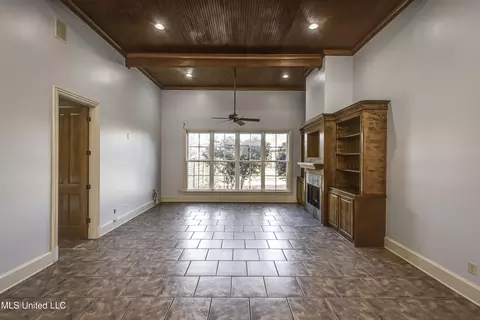 Living - 702 Tanglewood Dr, Madison, MS 39110 photo 10 of 14