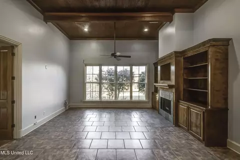 Living - 702 Tanglewood Dr, Madison, MS 39110 photo 8 of 14