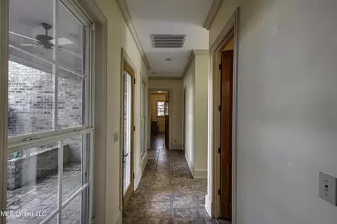 Entry Way - 702 Tanglewood Dr, Madison, MS 39110 photo 7 of 10