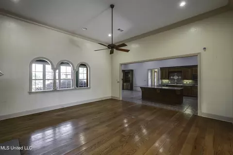 Living - 702 Tanglewood Dr, Madison, MS 39110 photo 4 of 14