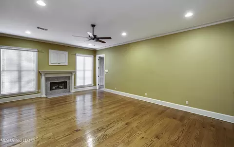 Living - 702 Tanglewood Dr, Madison, MS 39110 photo 12 of 14