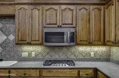 Kitchen - 702 Tanglewood Dr, Madison, MS 39110 photo 4 of 6