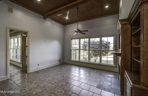 Living - 702 Tanglewood Dr, Madison, MS 39110 photo 7 of 14