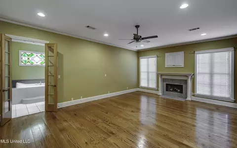 Living - 702 Tanglewood Dr, Madison, MS 39110 photo 11 of 14