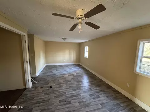 Living - 2862 Oak Forest Dr, Jackson, MS 39212 photo 2 of 3