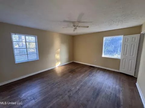 Bedroom - 2862 Oak Forest Dr, Jackson, MS 39212 photo 2 of 5