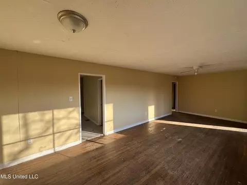 Living - 2862 Oak Forest Dr, Jackson, MS 39212 photo 1 of 3