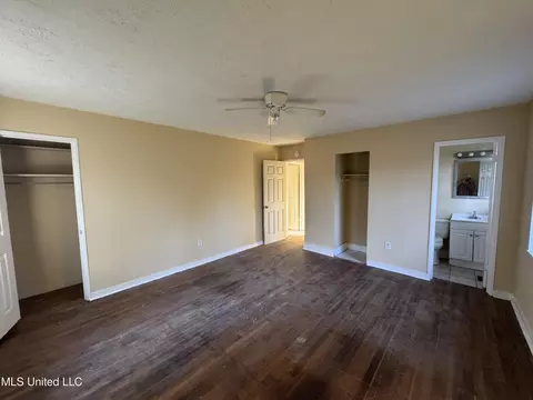 Bedroom - 2862 Oak Forest Dr, Jackson, MS 39212 photo 3 of 5