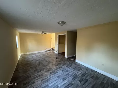 Living - 2862 Oak Forest Dr, Jackson, MS 39212 photo 3 of 3