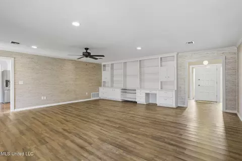 Living - 201 Greenfield Pl, Brandon, MS 39047 photo 4 of 6