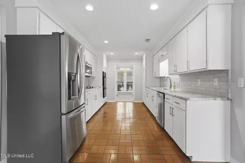 Kitchen - 201 Greenfield Pl, Brandon, MS 39047 photo 1 of 5
