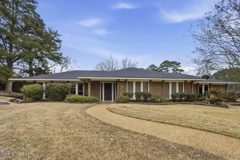 201 Greenfield Pl, Brandon, MS 39047