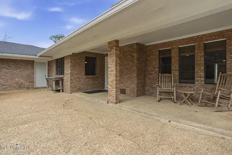 Exterior - 201 Greenfield Pl, Brandon, MS 39047 photo 7 of 8