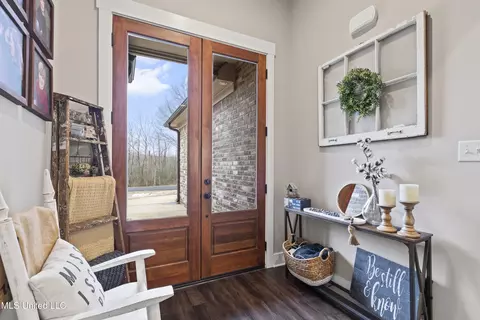Entry Way - 1134 Sandy Betts Rd, Nesbit, MS 38651 photo 1 of 2