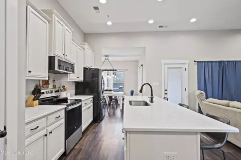 Kitchen - 1134 Sandy Betts Rd, Nesbit, MS 38651 photo 2 of 2
