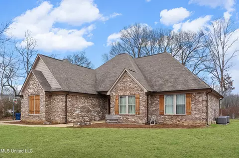 Exterior - 1134 Sandy Betts Rd, Nesbit, MS 38651 photo 3 of 8
