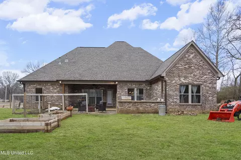 Exterior - 1134 Sandy Betts Rd, Nesbit, MS 38651 photo 4 of 8