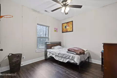 Bedroom - 1134 Sandy Betts Rd, Nesbit, MS 38651 photo 5 of 6