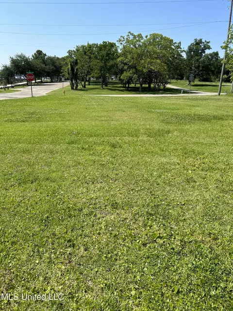 3032 Race Track Rd, D'iberville, MS 39540