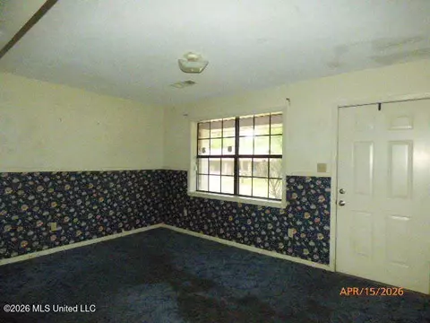 Living - 95 W Wilderness Rd, Natchez, MS 39120 photo 2 of 2